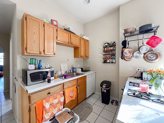 4th image of 1326 N Artesian Ave APT 3