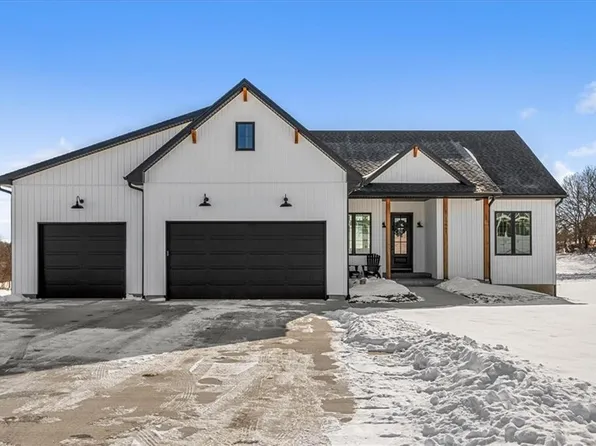 19061 Millstone Ter, Saint Joseph, MO 64505