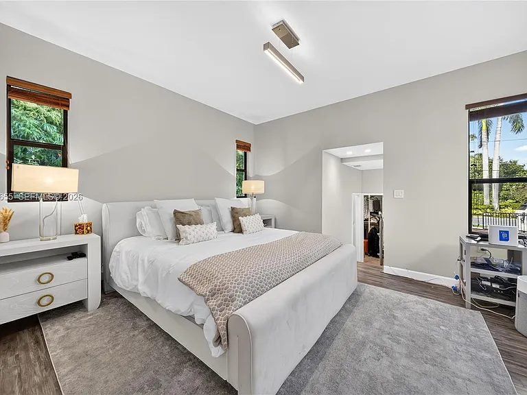460 W Dilido Dr — Photo 24