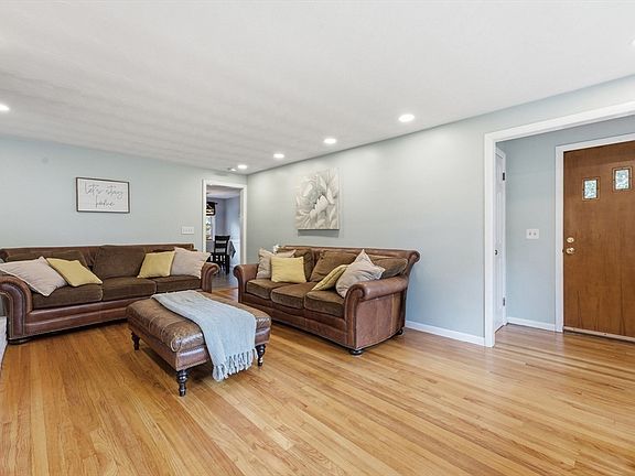 5th image of 28 Intervale Rd