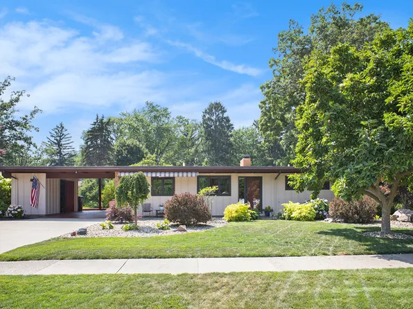 2816 Evergreen Dr, Saint Joseph, MI 49085