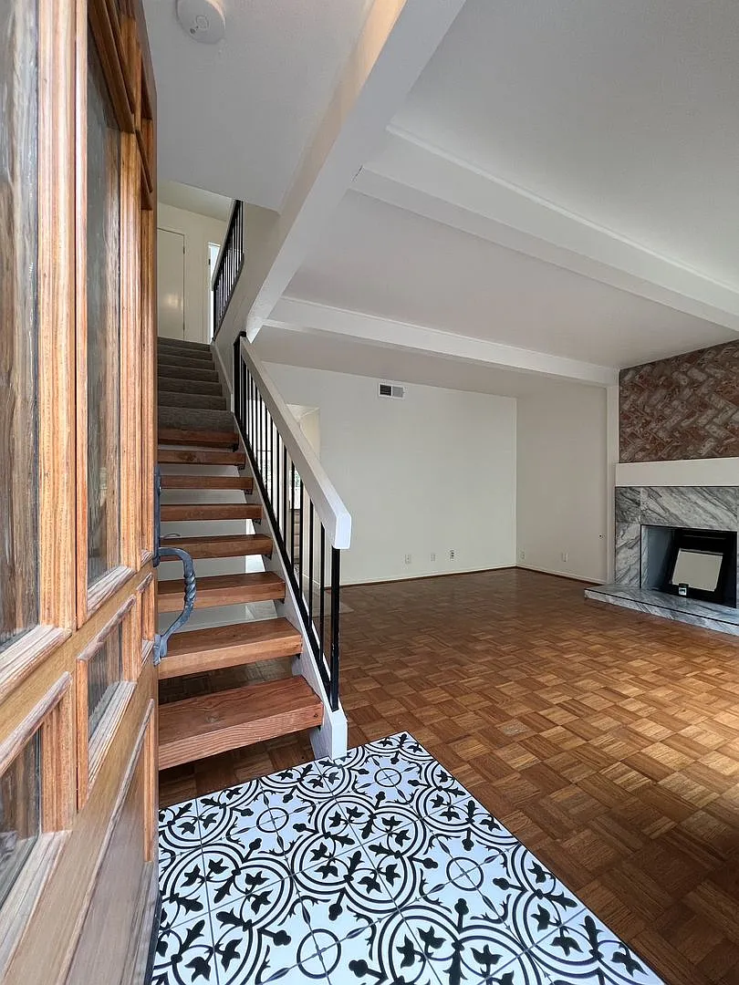 Beautifully Remodeled St. Helena Townhome with Pool Access & 2-Car Garage — Photo 2