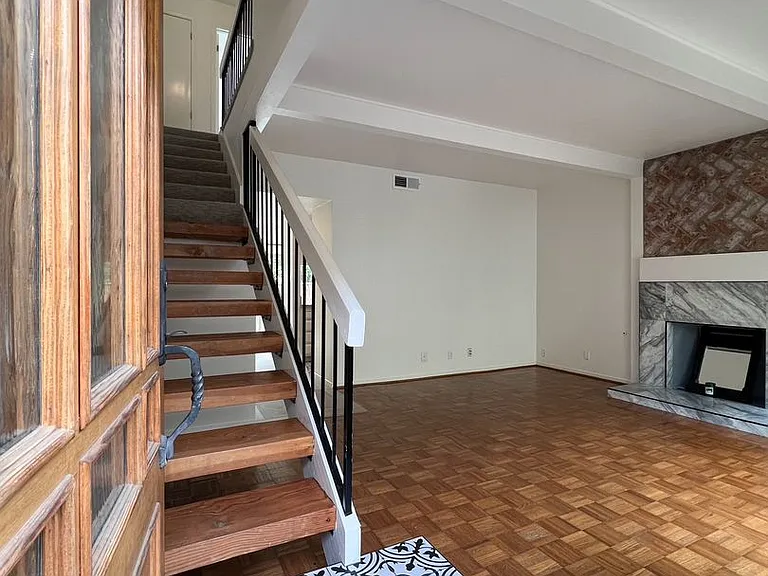 937 Hunt Ave — Photo 2