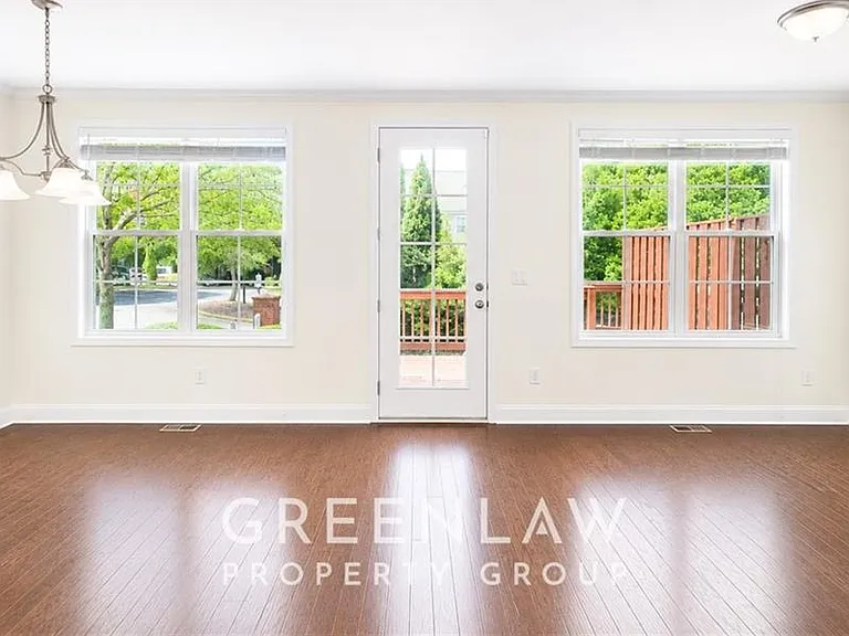 7403 Lowery Oak Dr — Photo 10