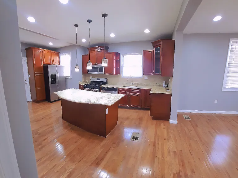 3018 Oak Hill Ave — Photo 2