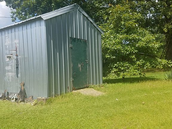 2nd image of 704 N Bennett St