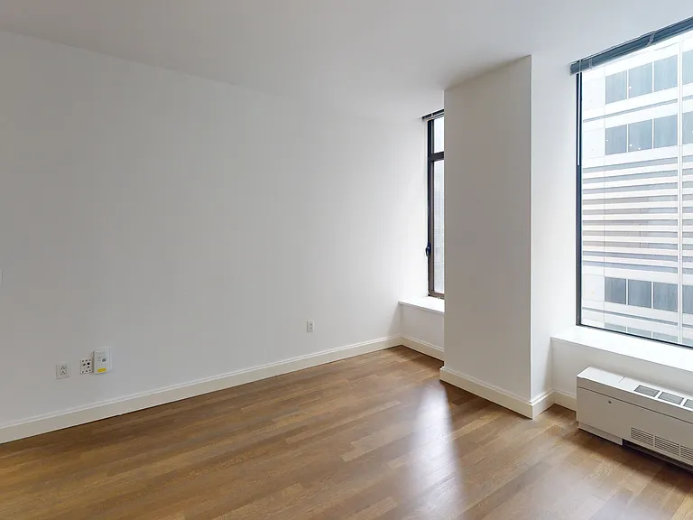 10 Hanover Square — Photo 111