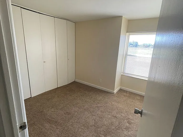 Abbott Acres Apartments — Photo 19