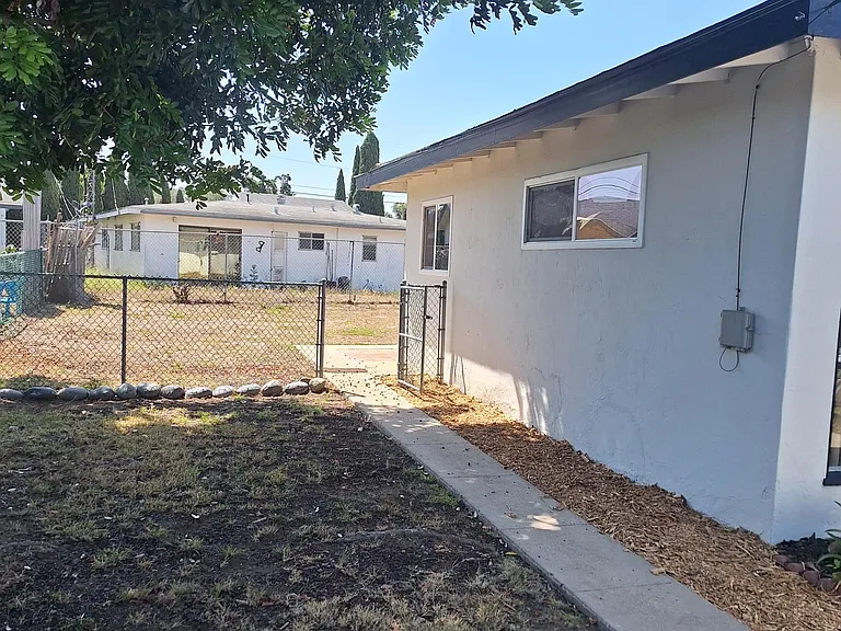 4737 Pocahontas Ave — Photo 16