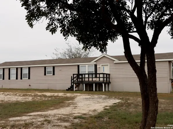 18707 County Road 5736, Castroville, TX 78009