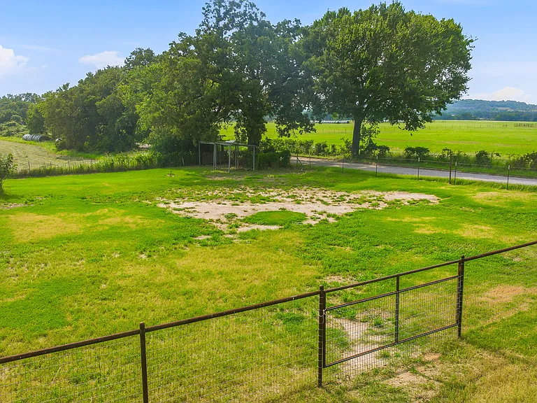 25263 N Highway 281 — Photo 28