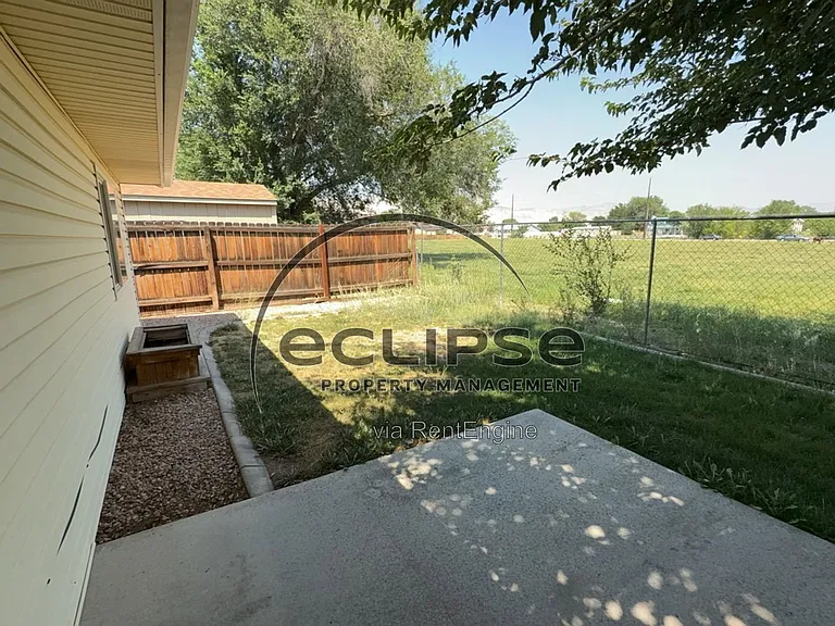 560 Huntington Point Ln — Photo 36