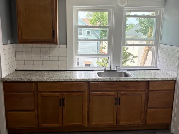28 Amey St #3, Pawtucket, RI 02860