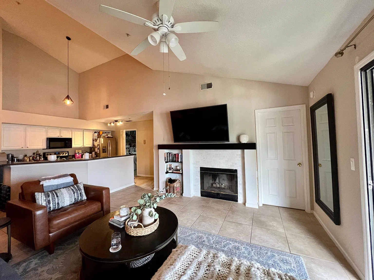 2 bed, 1320 sqft, $2,295 — Photo 2