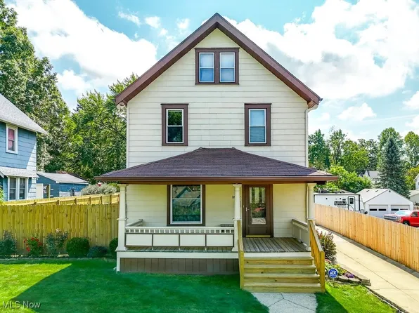 1927 Cook St, Cuyahoga Falls, OH 44221