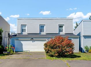 65 Inverness Ln, Middletown, CT 06457