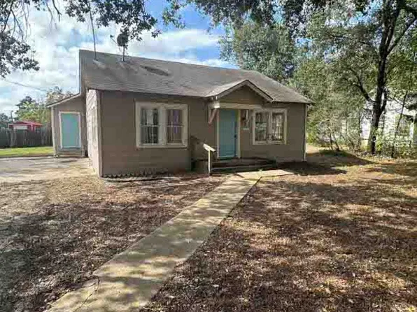 103 N Panama St, Madisonville, TX 77864