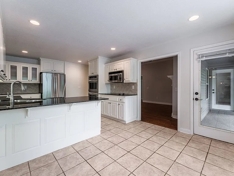 32 Latshaw Dr — Photo 11