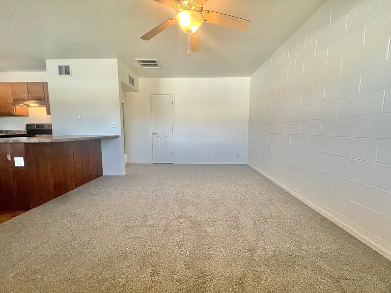 2821 N Columbus Blvd #19 — Photo 11