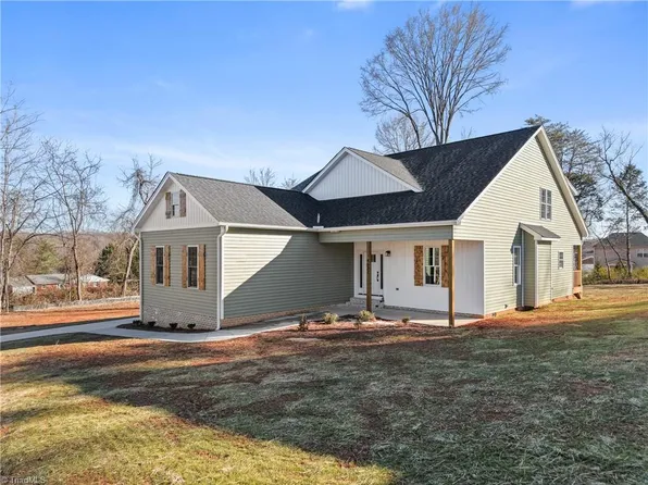 4632 Pinehill Dr, Pfafftown, NC 27040