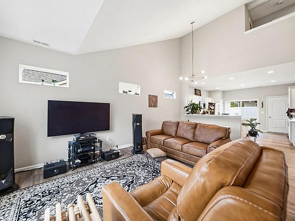 4th image of 4075 Coventry Cir