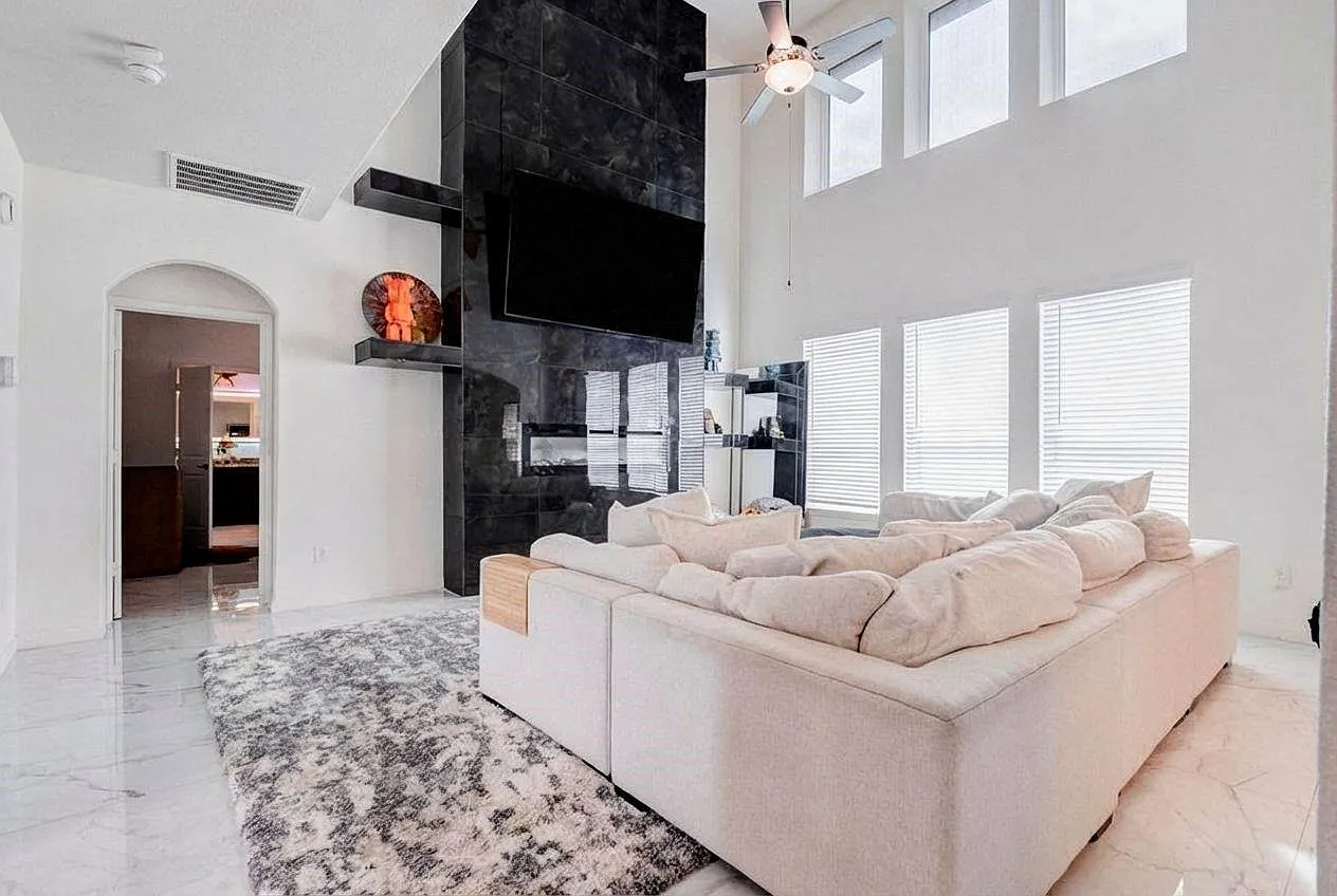 4 bed, 3.5 bath, 3090 sqft, $3,000 — Photo 4