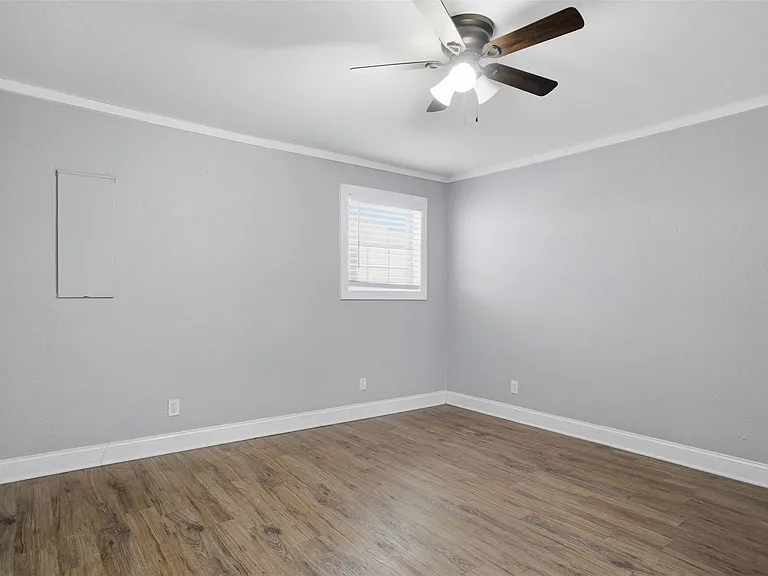 308 W Lamm St — Photo 6