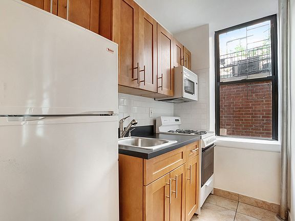 4th image of 349 E 78th St #1A