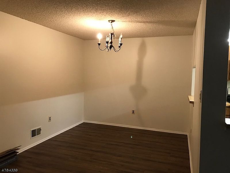 2nd image of 122 Crabapple Ln