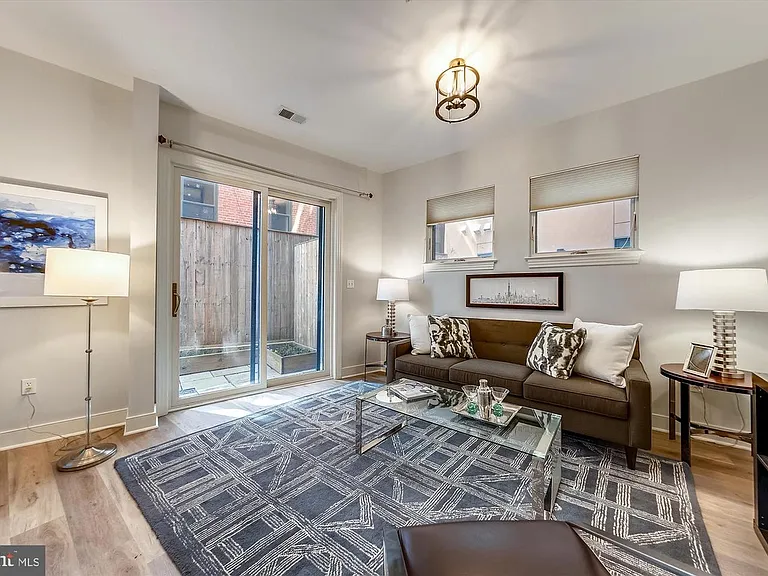 2360 Champlain St NW #1.4 — Photo 1