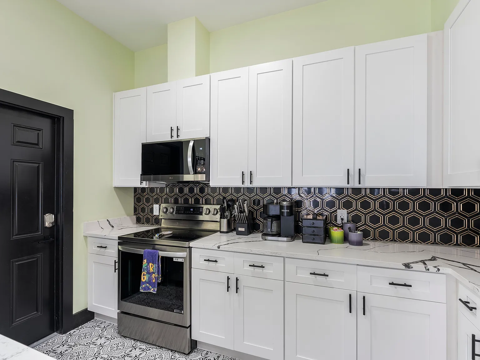 3 bed, 1744 sqft, $2,700 — Photo 2