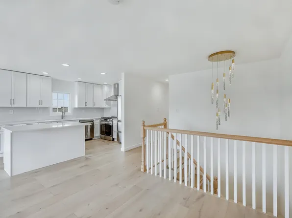 4330 Manhattan Avenue image 23 of 31