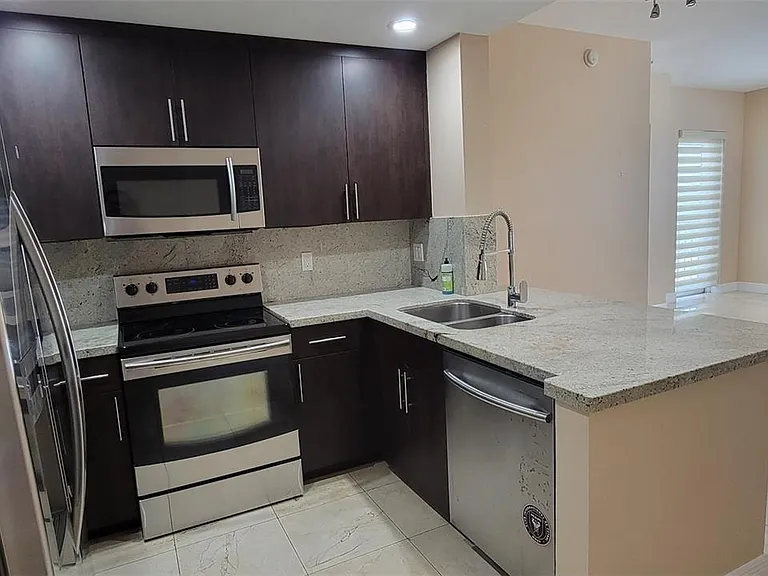 10 Aragon Ave #901 — Photo 3