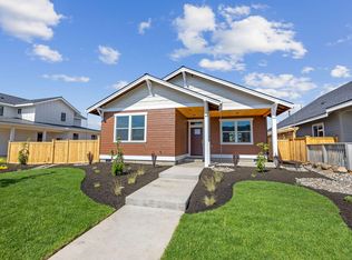 681 NW 13th St, Redmond, OR 97756