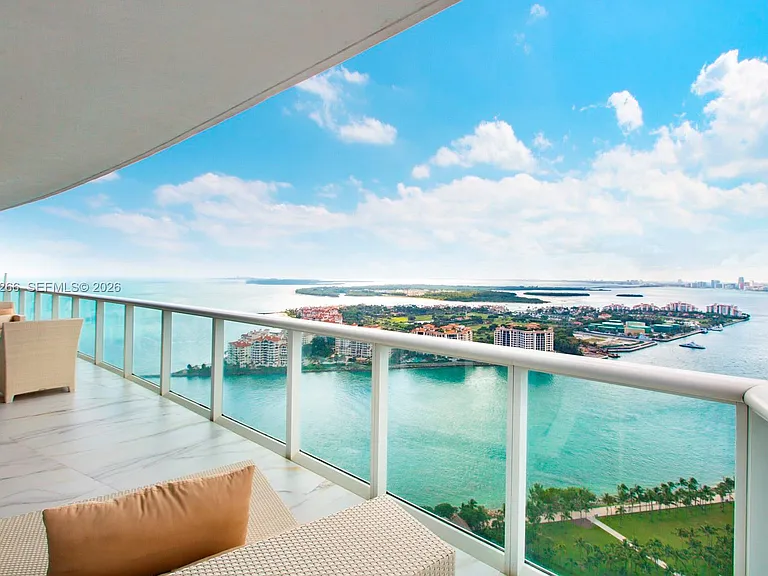 100 S Pointe Dr #3701 — Photo 4