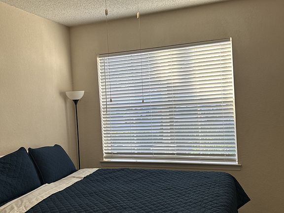 5th image of 413-18001 Richmond Place Dr