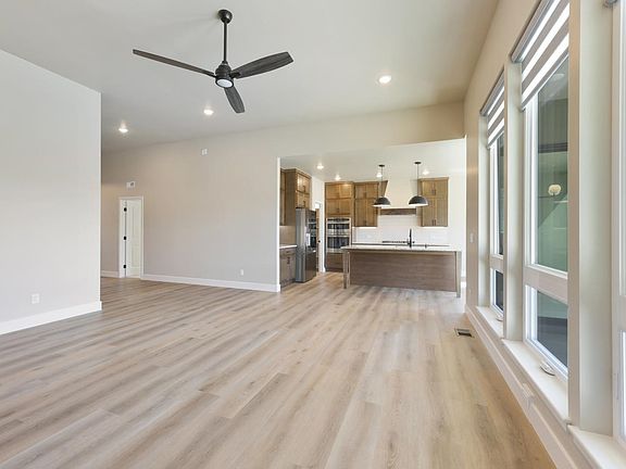 5th image of 2267 Holy Cross Way