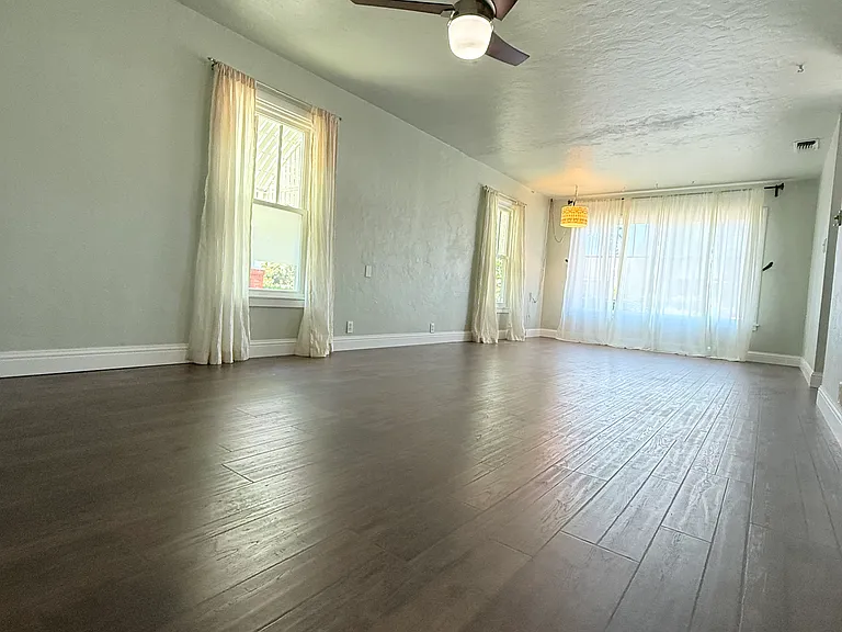 617 Grove St — Photo 3