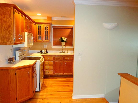 2nd image of 2044 Lioncrest Dr