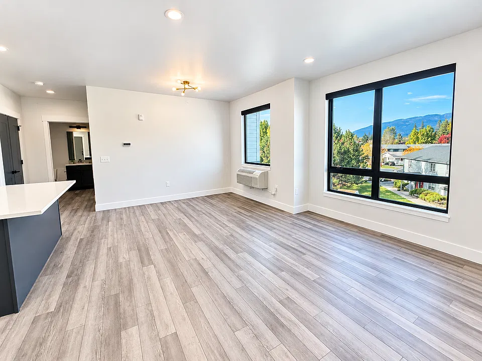105 Colorado Ave #104