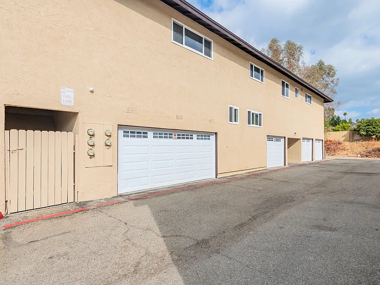 2400 S Ridgewood Dr #3 — Photo 15