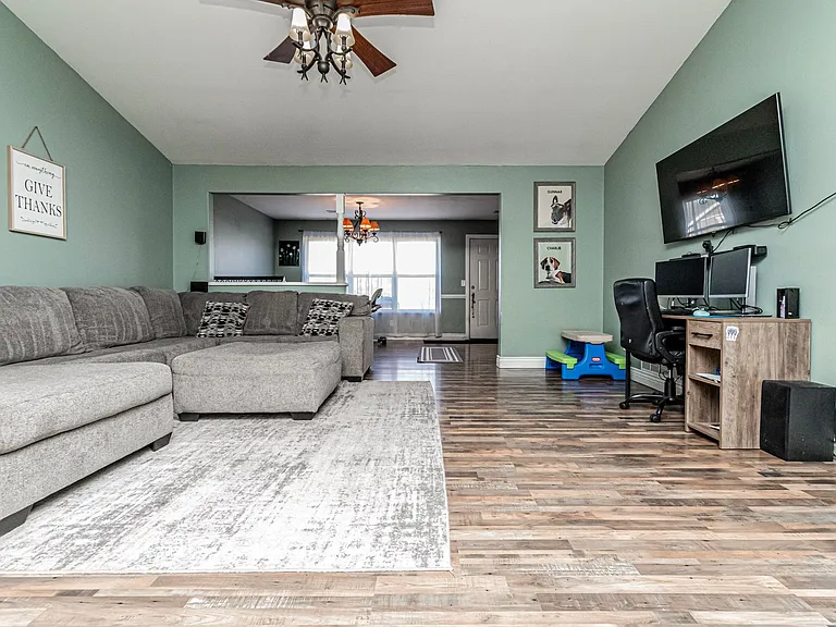 1531 N Clay St — Photo 2