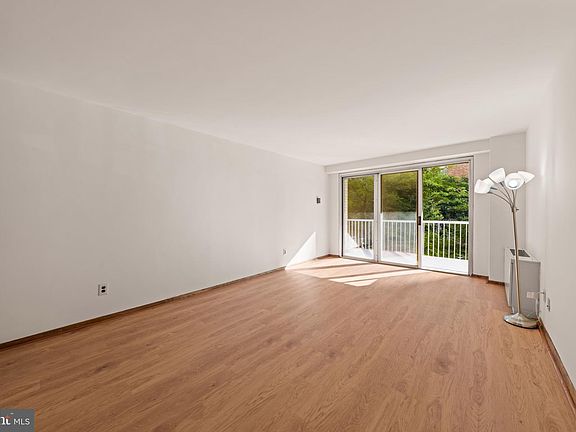 5th image of 730 24th St NW #206