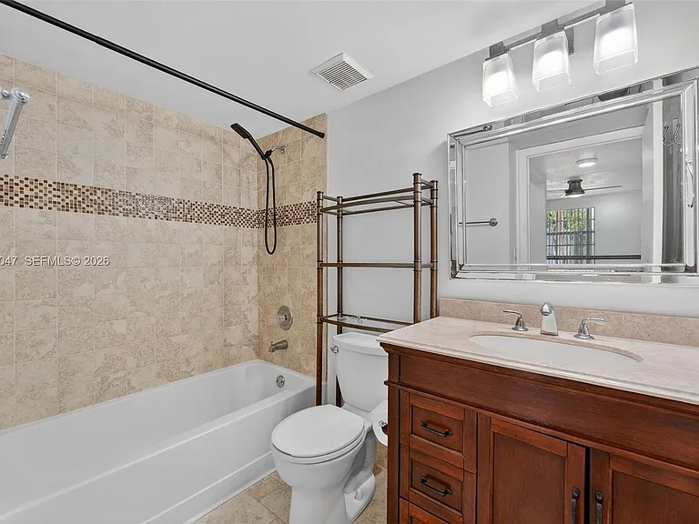 2841 N Oakland Forest Dr #110 — Photo 16