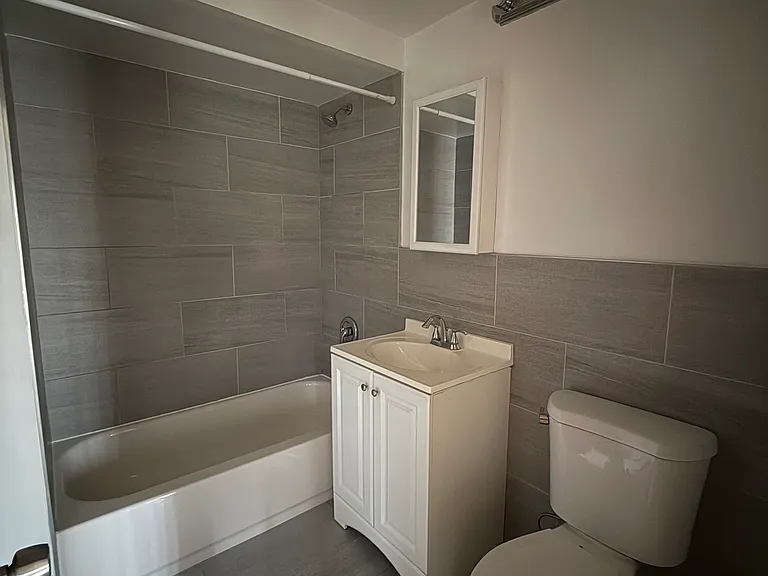 1639-302 Oakwood Ave #3 — Photo 10