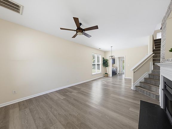 5th image of 413 Woodson Dr