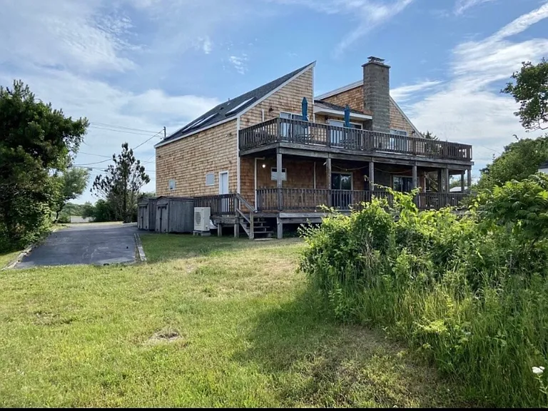 E Lake Dr — Photo 2