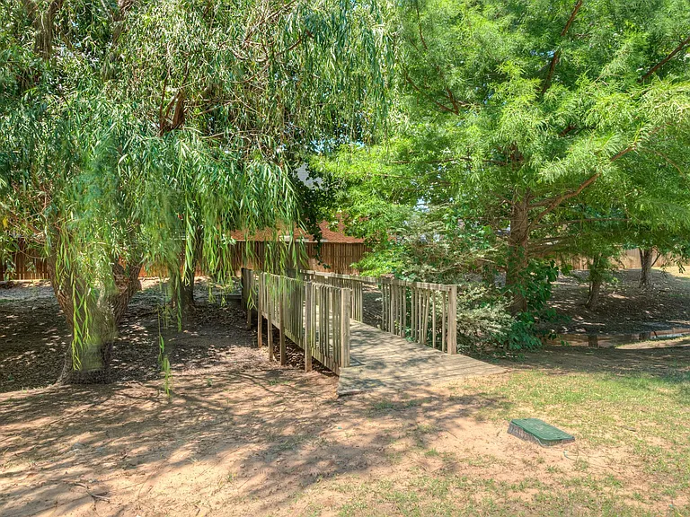 304 Eccell Ct — Photo 19