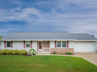 4462 Deerfield Ln, Manitowoc, WI 54220