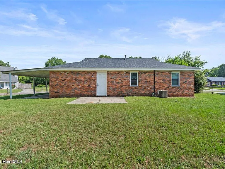 1910 Neptune Dr — Photo 23